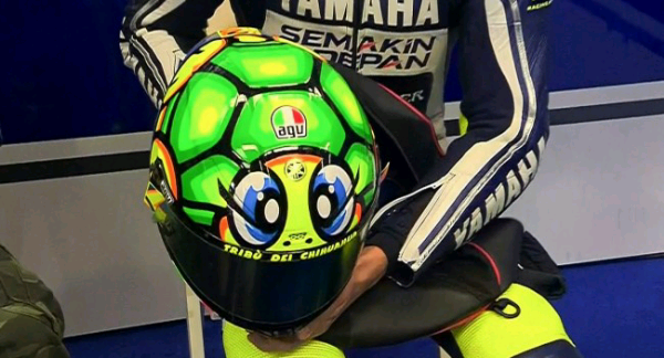 Helm 'Kura-kura' Valentino
Rossi Dibanderol Rp 10 Jutaan