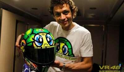 Helm 'Kura-kura' Valentino
Rossi Dibanderol Rp 10 Jutaan