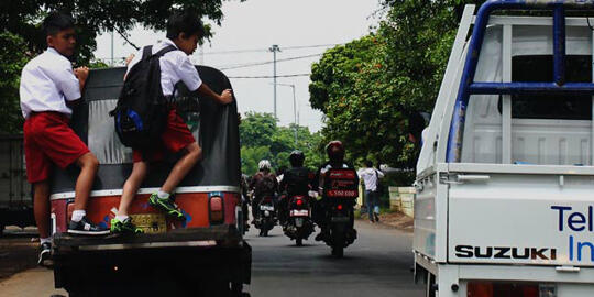 Potret buram tranpotasi anak sekolah di Indonesia 