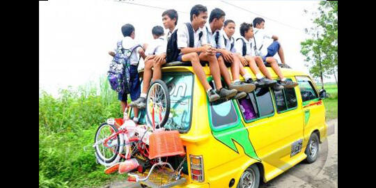 Potret buram tranpotasi anak sekolah di Indonesia 
