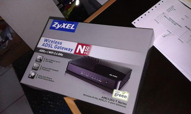 ZyXel AMG1202-T10B "Wireless N-lite ADSL2+ 4-port Gateway"