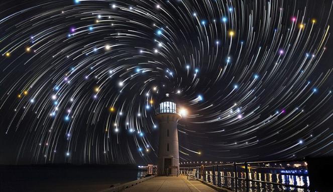 Fotografer Tangkap Pergerakan Bintang di Singapura