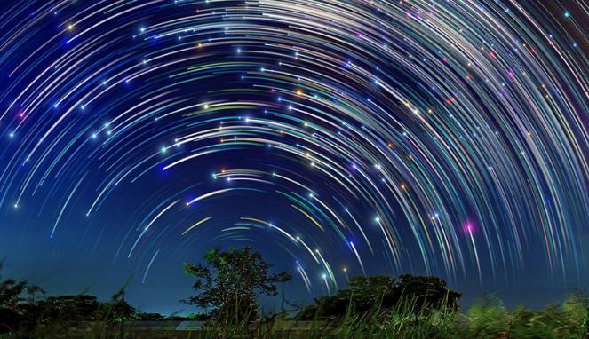 Fotografer Tangkap Pergerakan Bintang di Singapura