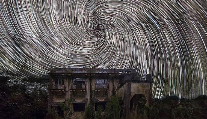 Fotografer Tangkap Pergerakan Bintang di Singapura