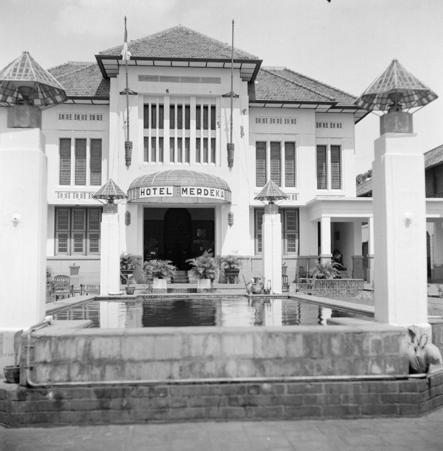 Suasana Jl.Malioboro Tahun 1948 (karya fotografi Charles Breijer)