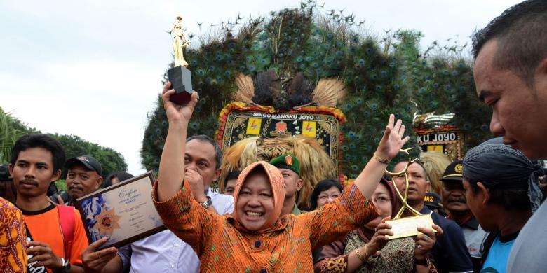 Terungkap, Piala Risma Ternyata Bukan&quot;Socrates Award&quot;