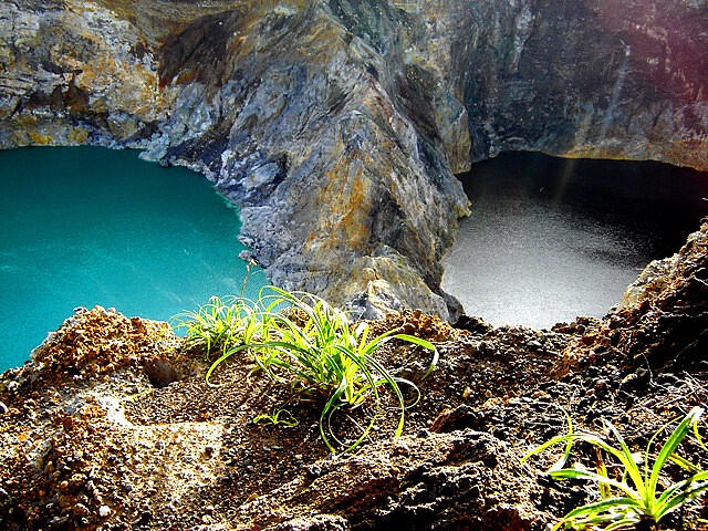 WOOOW..!! 10 KAWAH VULKANIK UNIK YANG ADA DI DUNIA.. SALAH SATU NYA ADA DI INDONESIA