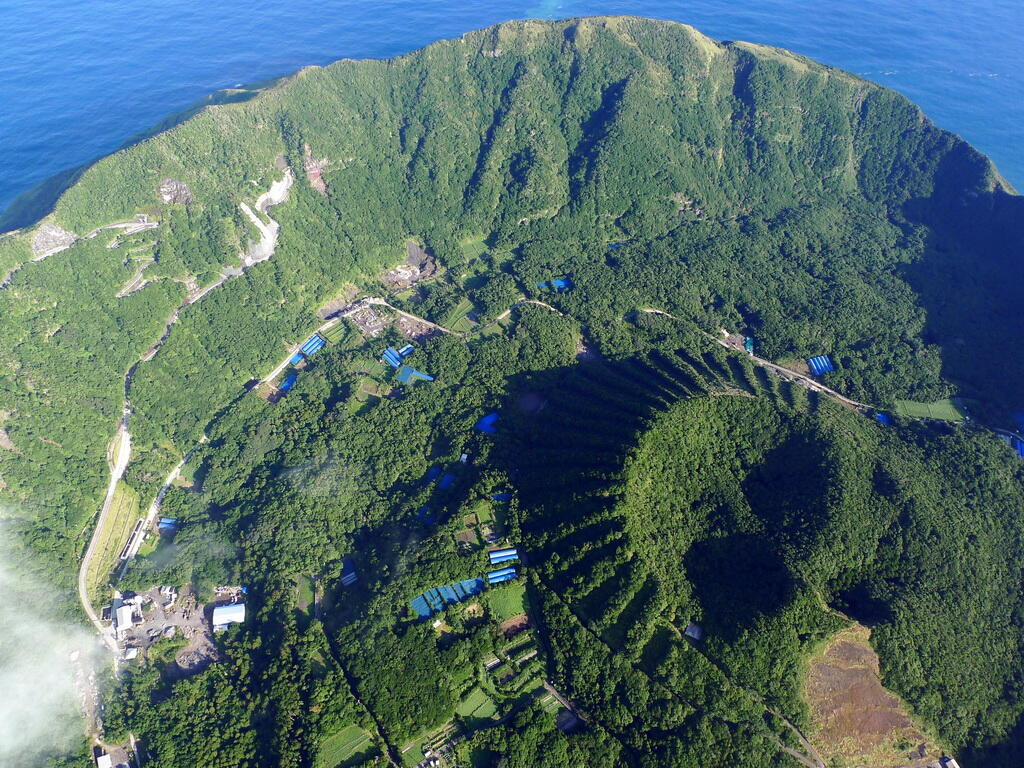 WOOOW..!! 10 KAWAH VULKANIK UNIK YANG ADA DI DUNIA.. SALAH SATU NYA ADA DI INDONESIA