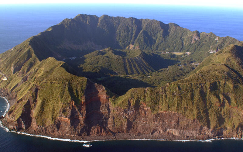 WOOOW..!! 10 KAWAH VULKANIK UNIK YANG ADA DI DUNIA.. SALAH SATU NYA ADA DI INDONESIA