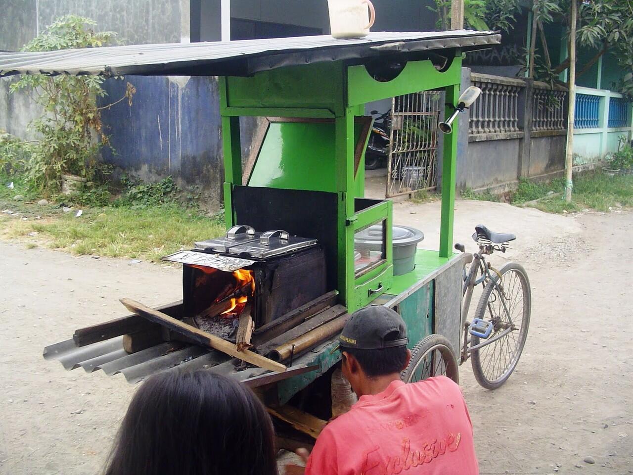 MARI MENGENAL &quot;BURONCONG&quot; - KUE TERBERAT DI DUNIA - (MUST SEE) 