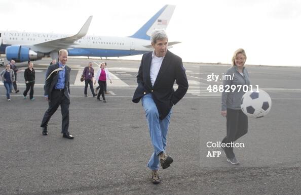 &#91;FOTO John Kerry&#93; Gila Bola ala Pak Menteri