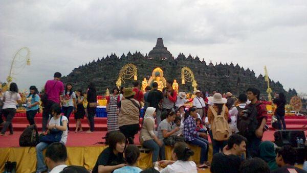 Yang pengen ke Borobudur waktu Waisak.. Baca Dulu Gan !!