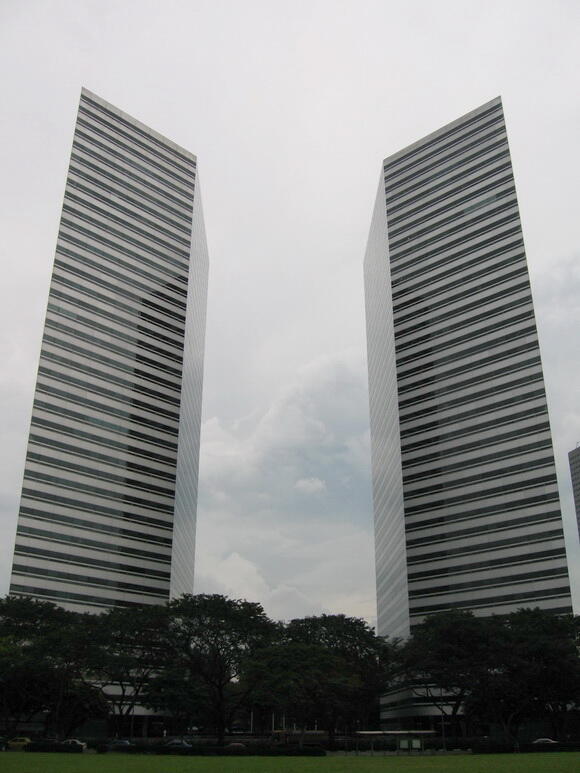 GEDUNG-GEDUNG LANGSING DAN KURUS DI DUNIA