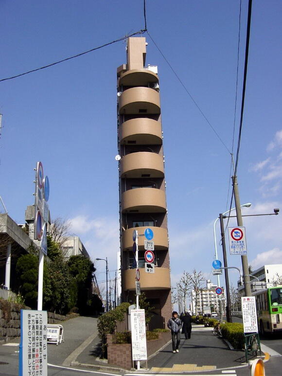 GEDUNG-GEDUNG LANGSING DAN KURUS DI DUNIA