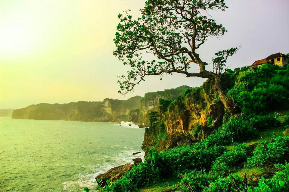 Berburu sunset di pantai Kesirat Gunungkidul