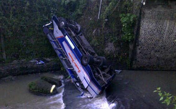 BUS TERCEPAT DI INDONESIA (pecinta bus masuk)