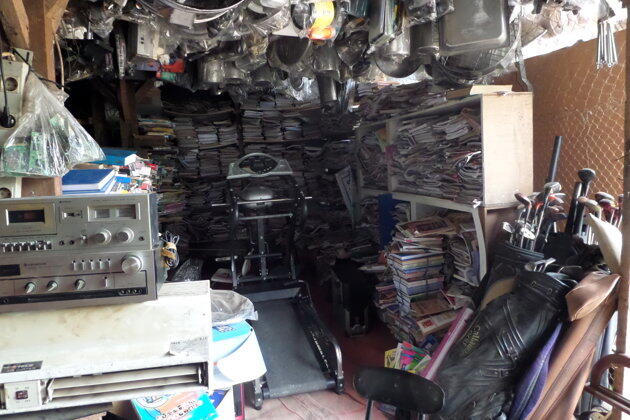 Berburu Barang Bekas di Mal Rongsok