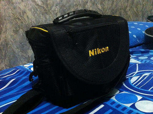 Nikon D90 + Lensa Nikon 18 -105mm