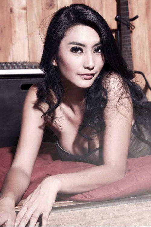 Gwen Zamora VS Tyas Mirasih, Menurut Agan?