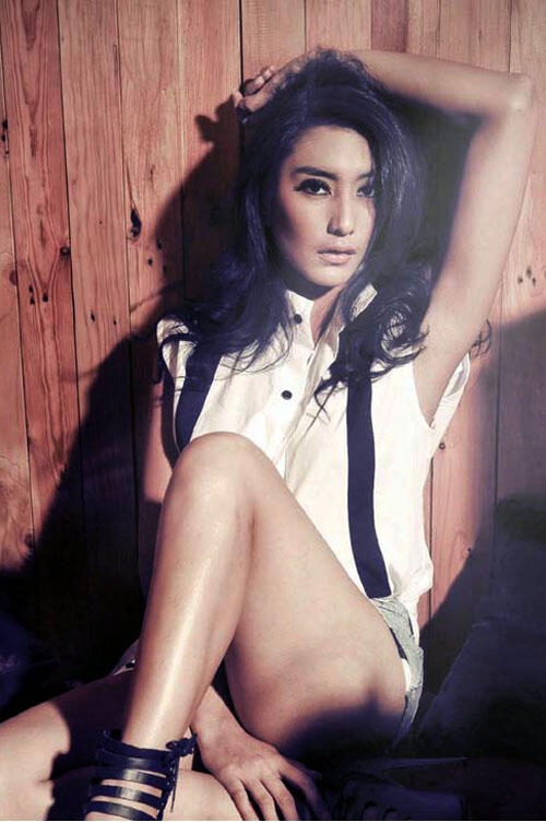 Gwen Zamora VS Tyas Mirasih, Menurut Agan?