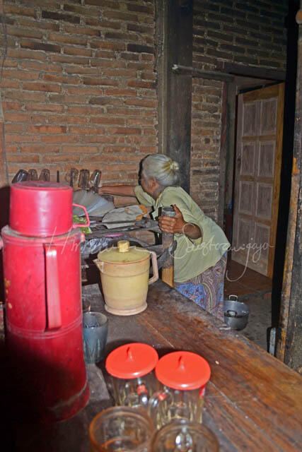 Memburu Seniman Tongseng di Magelang