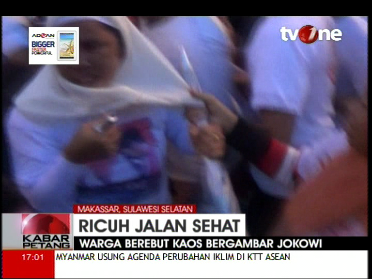 Jalan sehat Ricuh Berebut Kaos Bergambar Jokowi