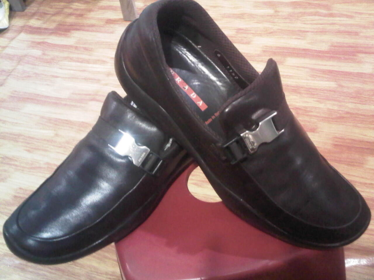 Terjual SEPATU  PRADA MADE  IN ITALY  VIBRAM SOLE ORIGINAL 