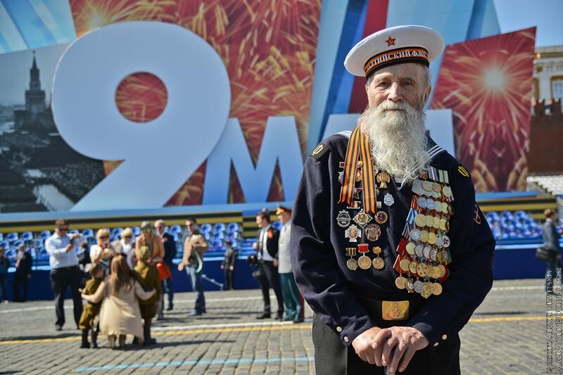 Meriahnya Parade Hari Kemenangan Rusia Di Lapangan merah Moskow !