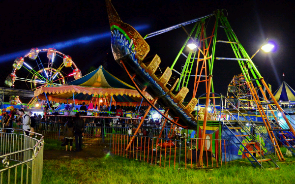 Pasar Malam dan Hiburan Rakyat