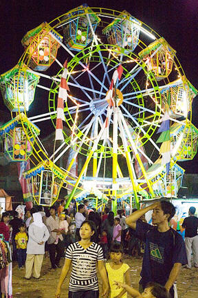 Pasar Malam dan Hiburan Rakyat