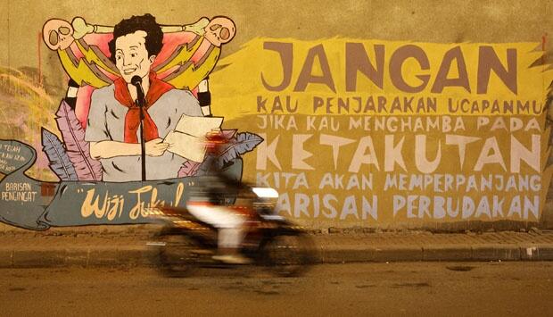 Balas Fadli Zon,putri Wiji Thukul buat puisi 'kebakaran jenggot'