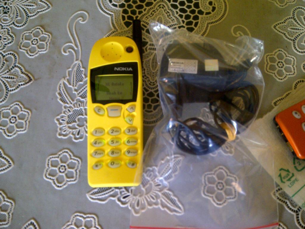 Nokia 5110 Yellow Custom