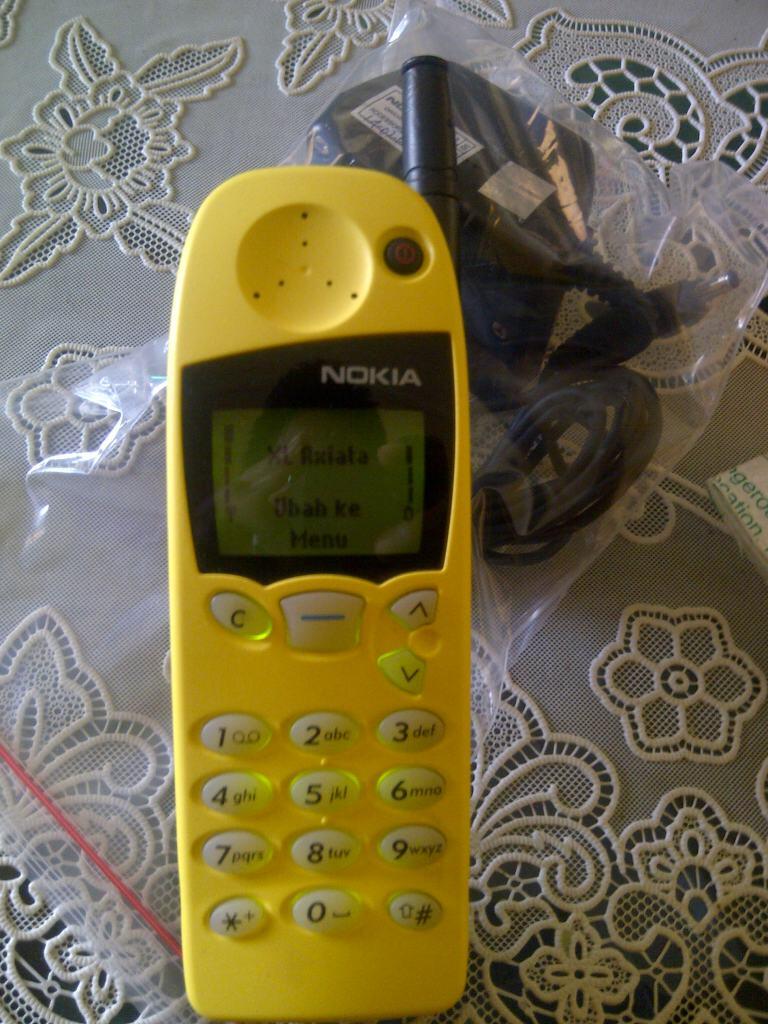Nokia 5110 Yellow Custom