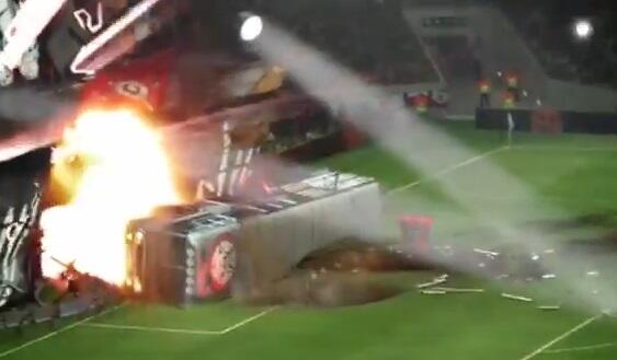 Wayne Rooney &quot;Ledakkan&quot; Bus 