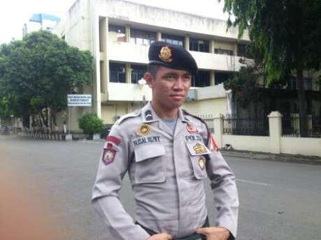 Bripda Isal, Tukang Parkir yang 'Naik Pangkat' Jadi Polisi.