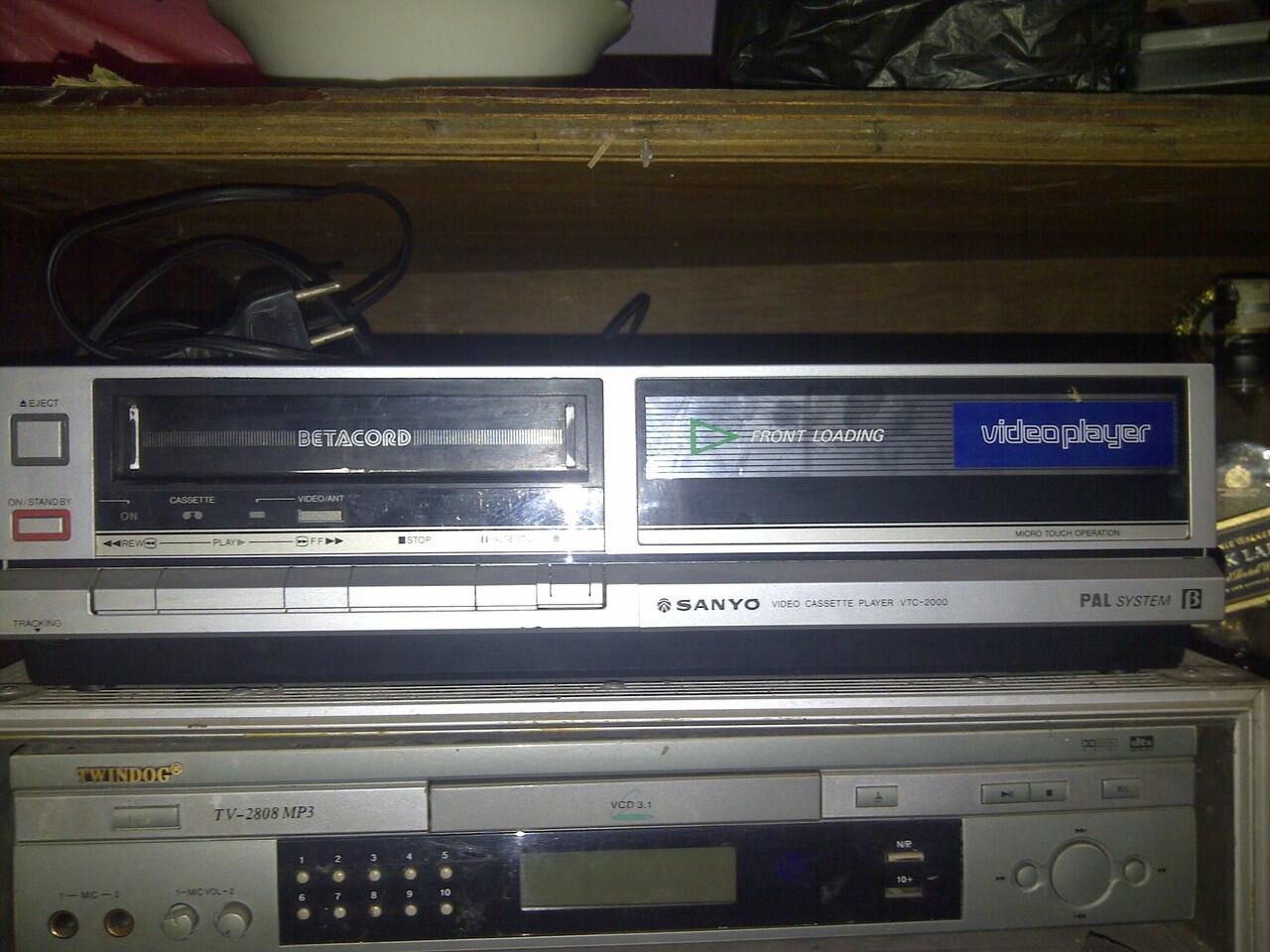 SANYO Betacord video cassete player model VTC-2000