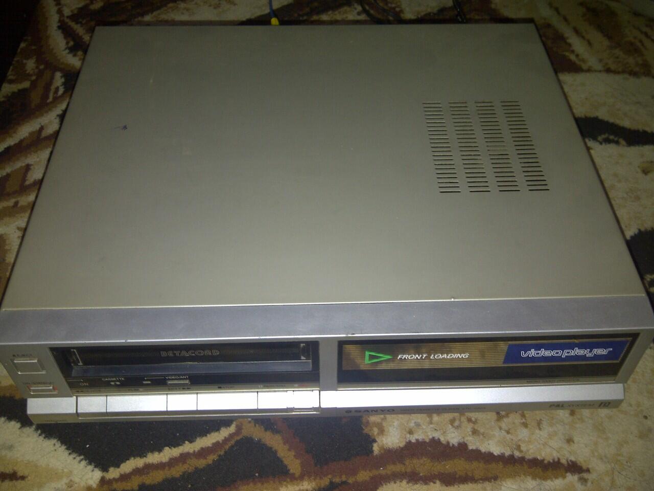 SANYO Betacord video cassete player model VTC-2000