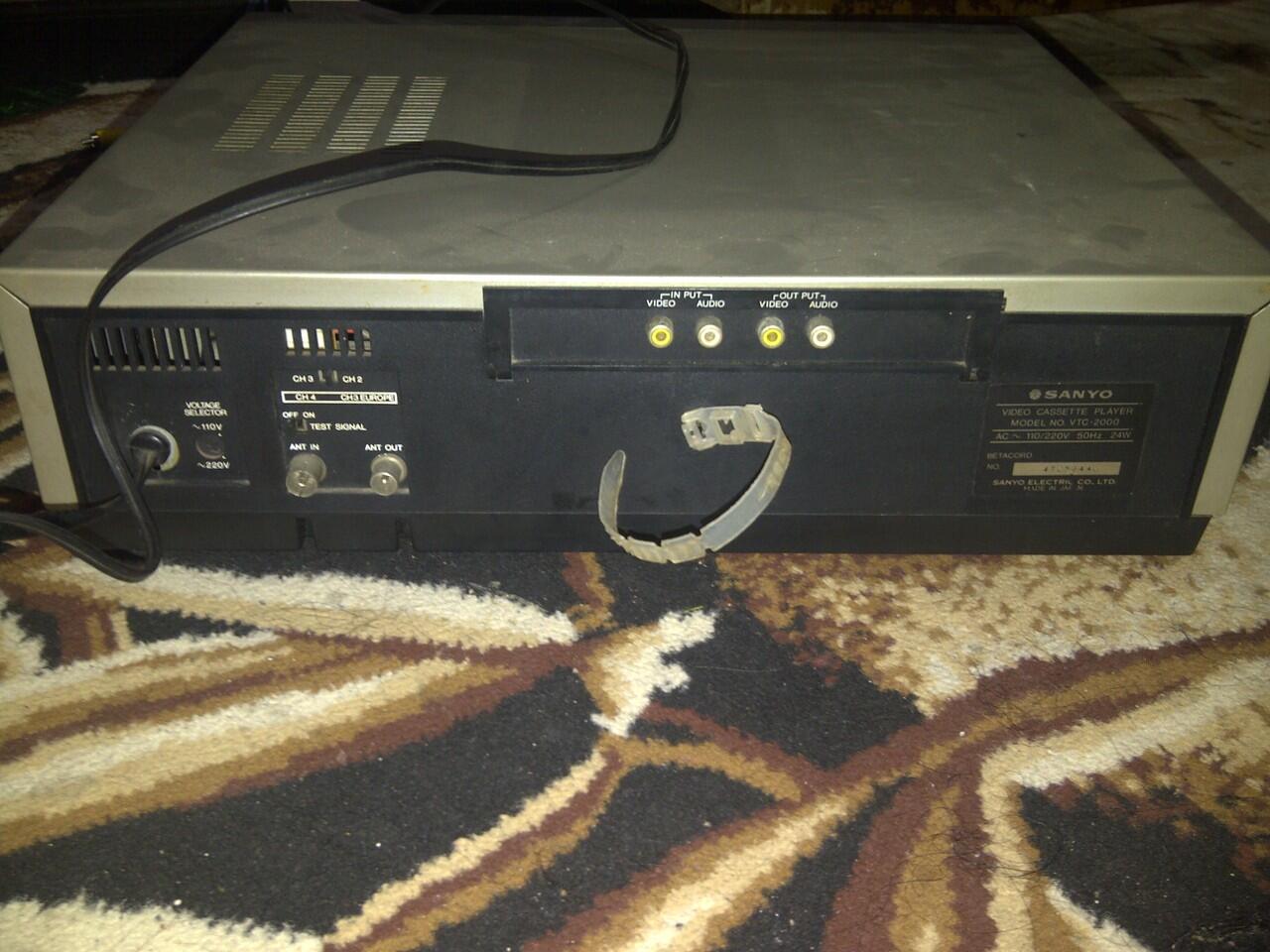 SANYO Betacord video cassete player model VTC-2000