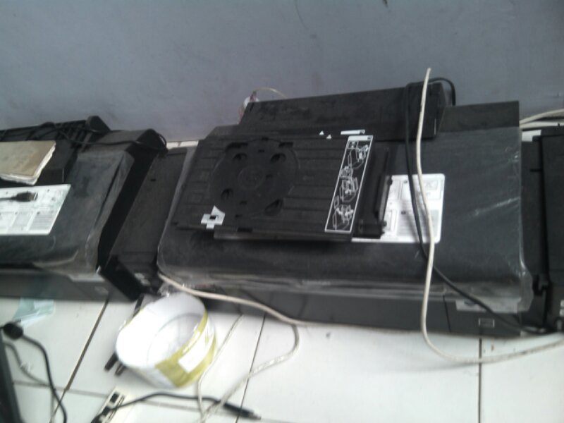 Printer Epson L800 baru pake 2 bulan 2,5 juta aja deeh