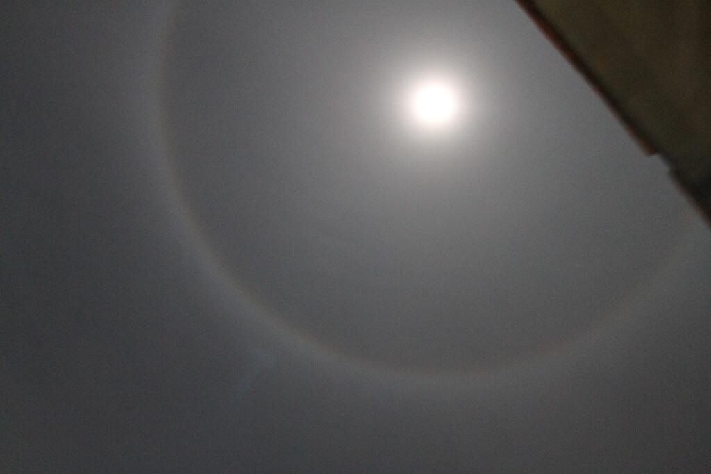 Fenomena lingkaran halo di bulan,, 16-05-2014