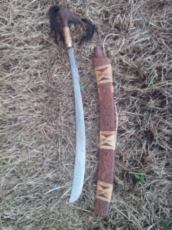 Mandau Nyabur khas suku dayak Taman