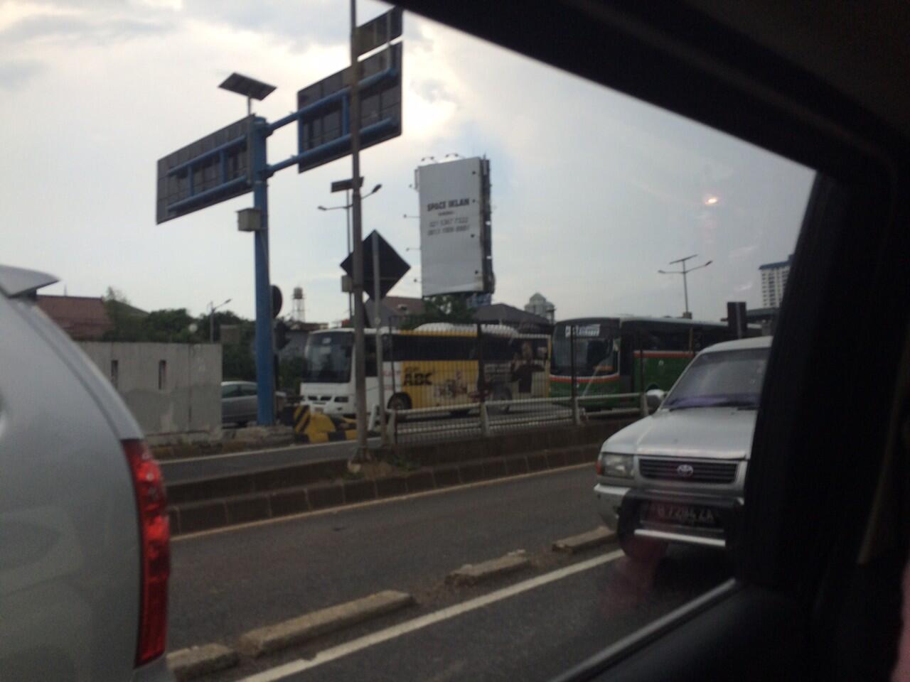 MENCURI MASUK TOL TANPA BAYAR ALIAS MASUK DARI PINTU KELUAR