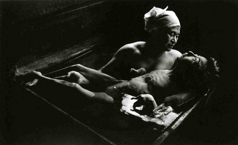 50 Foto Yang Mengajarkan Makna Kemanusiaan