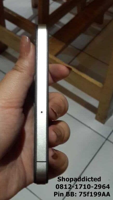 WTS Iphone 4g black/hitam 32GB mulus, lengkap!!!