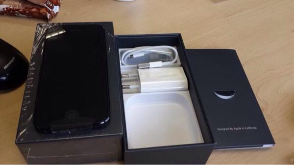 Iphone 5 new 16GB white/black murah