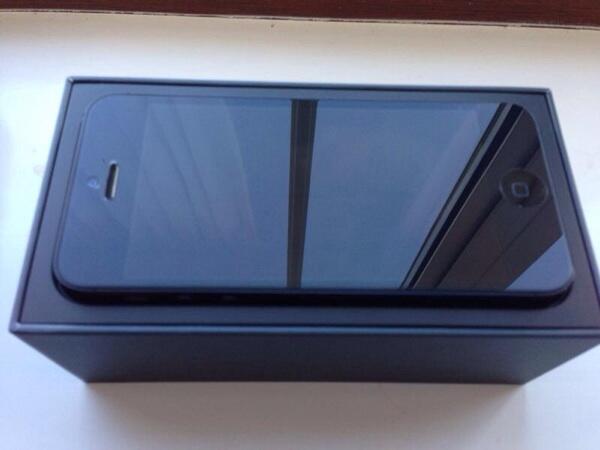 Iphone 5 new 16GB white/black murah