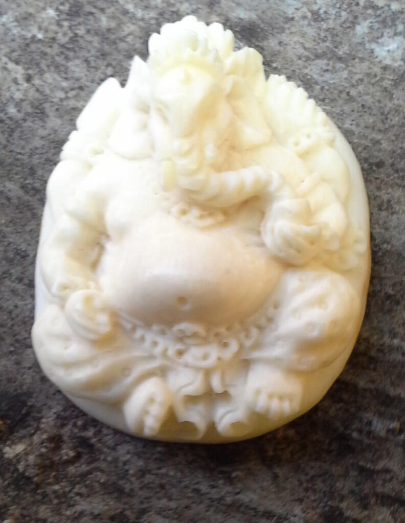 Liontin Ukiran Dewa Ganesha (Fosil Gading Mammoth) Mahar 272 juta