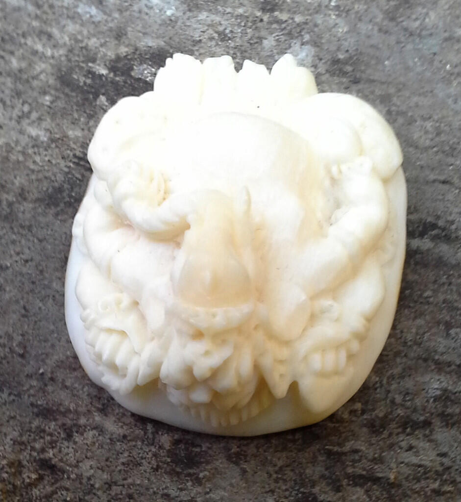 Liontin Ukiran Dewa Ganesha (Fosil Gading Mammoth) Mahar 272 juta