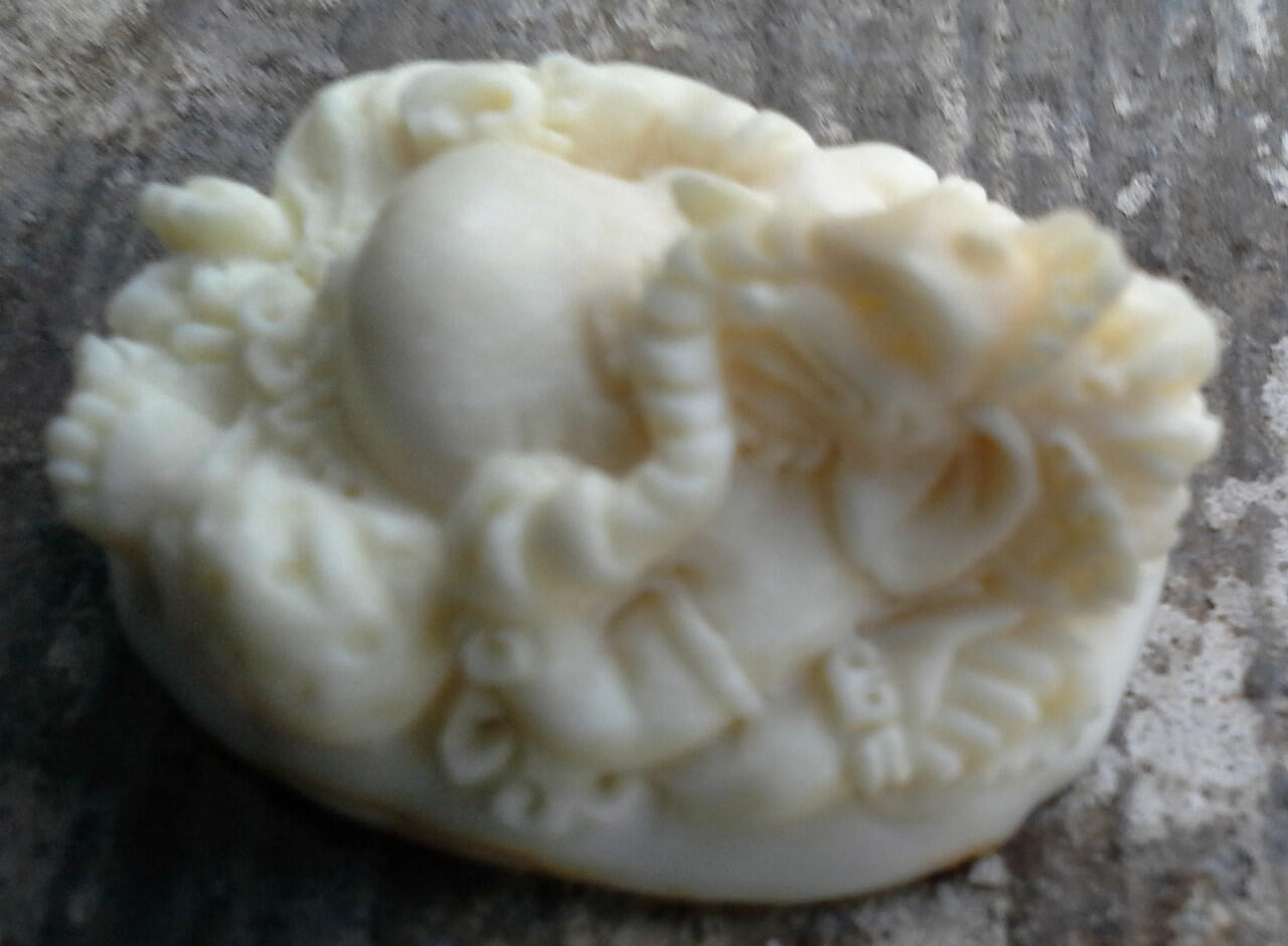 Liontin Ukiran Dewa Ganesha (Fosil Gading Mammoth) Mahar 272 juta