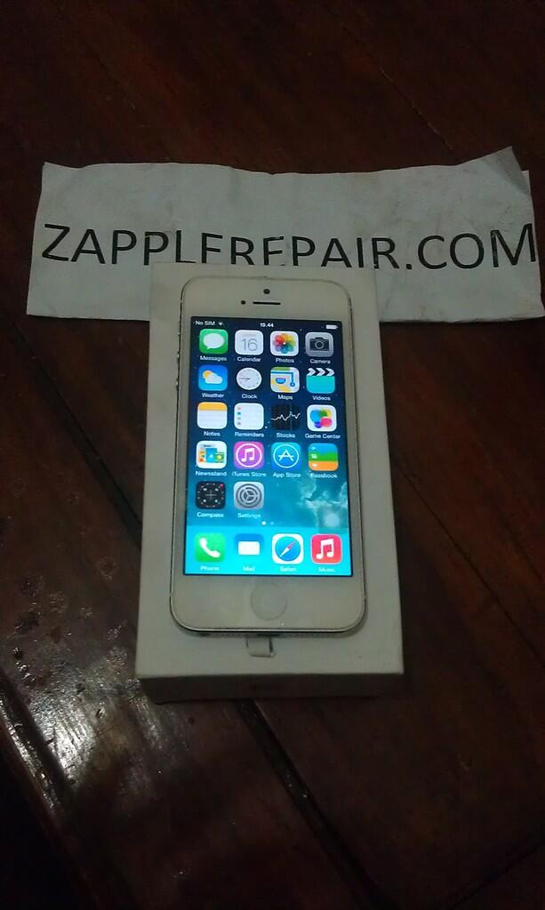 DiJual Apple iPhone 5 16Gb Bagus n Murah